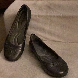 Bare Traps shoes,size 8 , flats presented in a unique shade of muted silver/gray